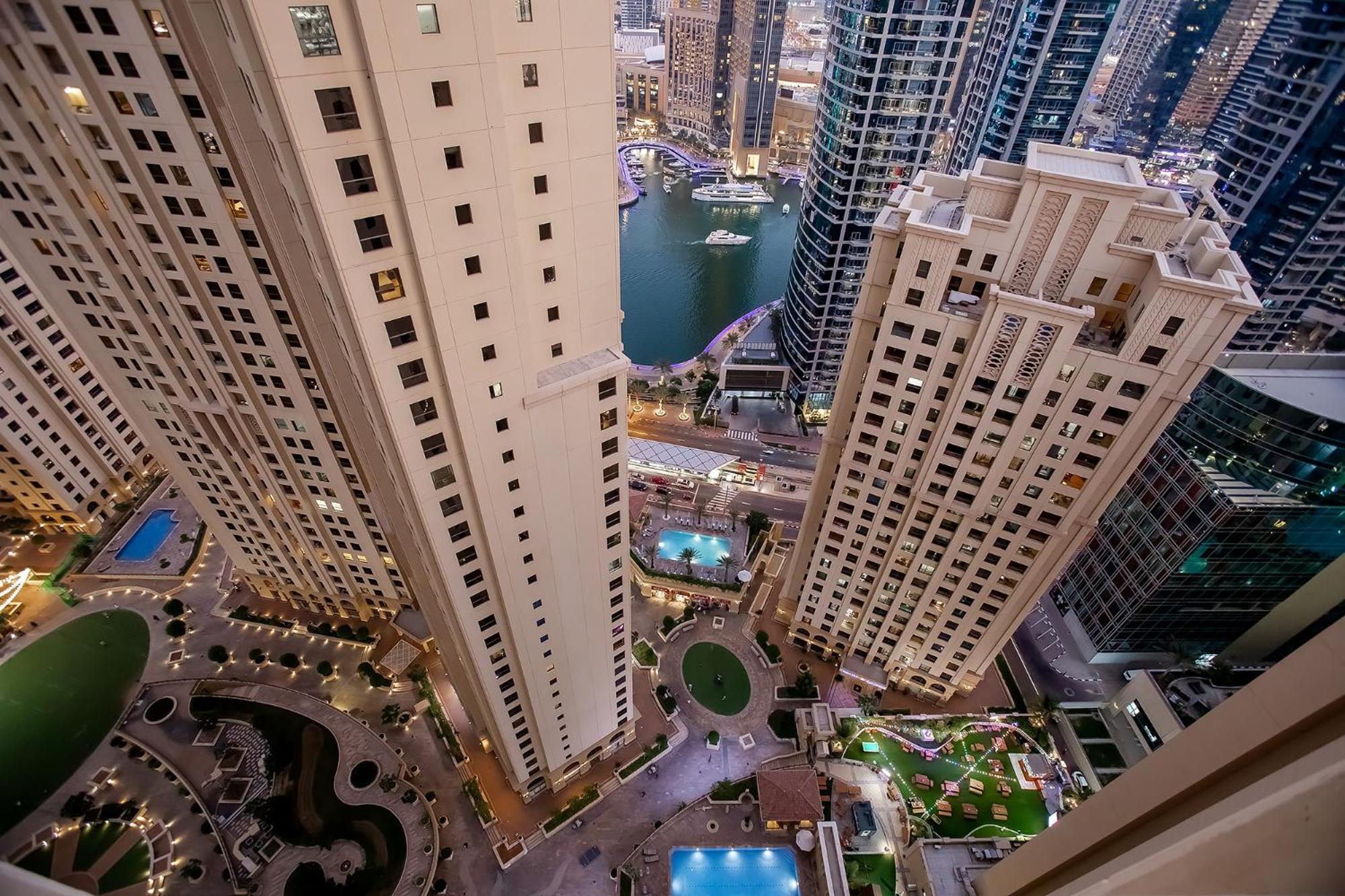 Auberge de jeunesse Berloga Capsule Jbr à Dubaï Extérieur photo