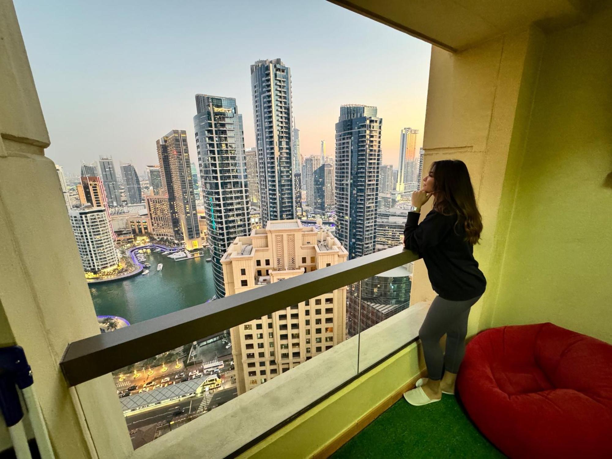 Auberge de jeunesse Berloga Capsule Jbr à Dubaï Extérieur photo