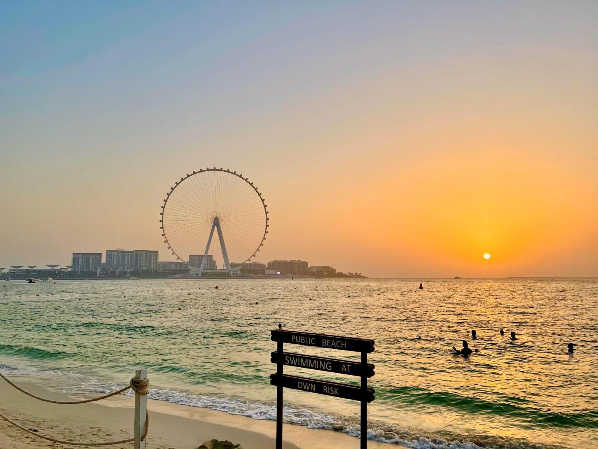 Auberge de jeunesse Berloga Capsule Jbr à Dubaï Extérieur photo