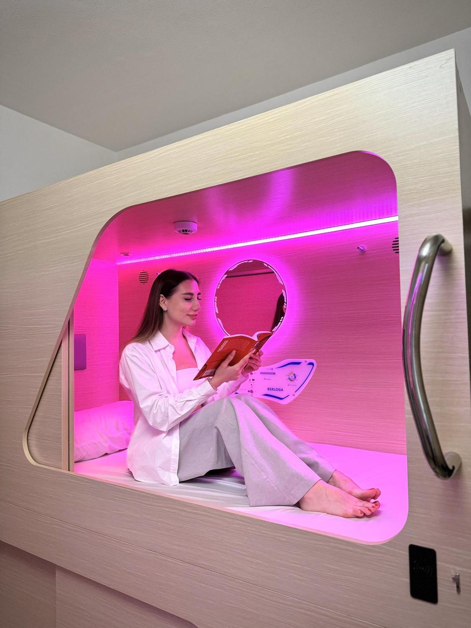 Auberge de jeunesse Berloga Capsule Jbr à Dubaï Extérieur photo